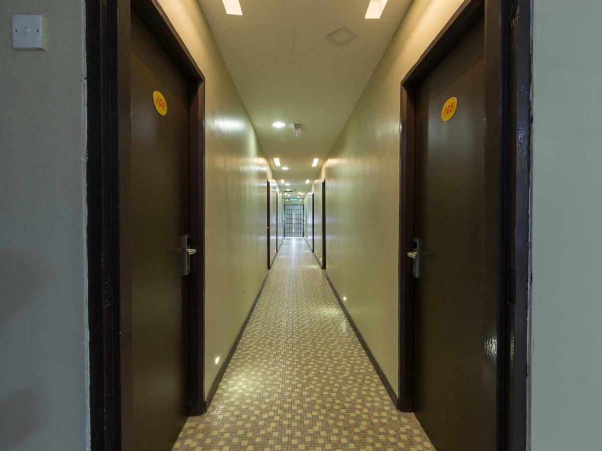 Oyo 1136 Pd Star Hotel 波德申 外观 照片