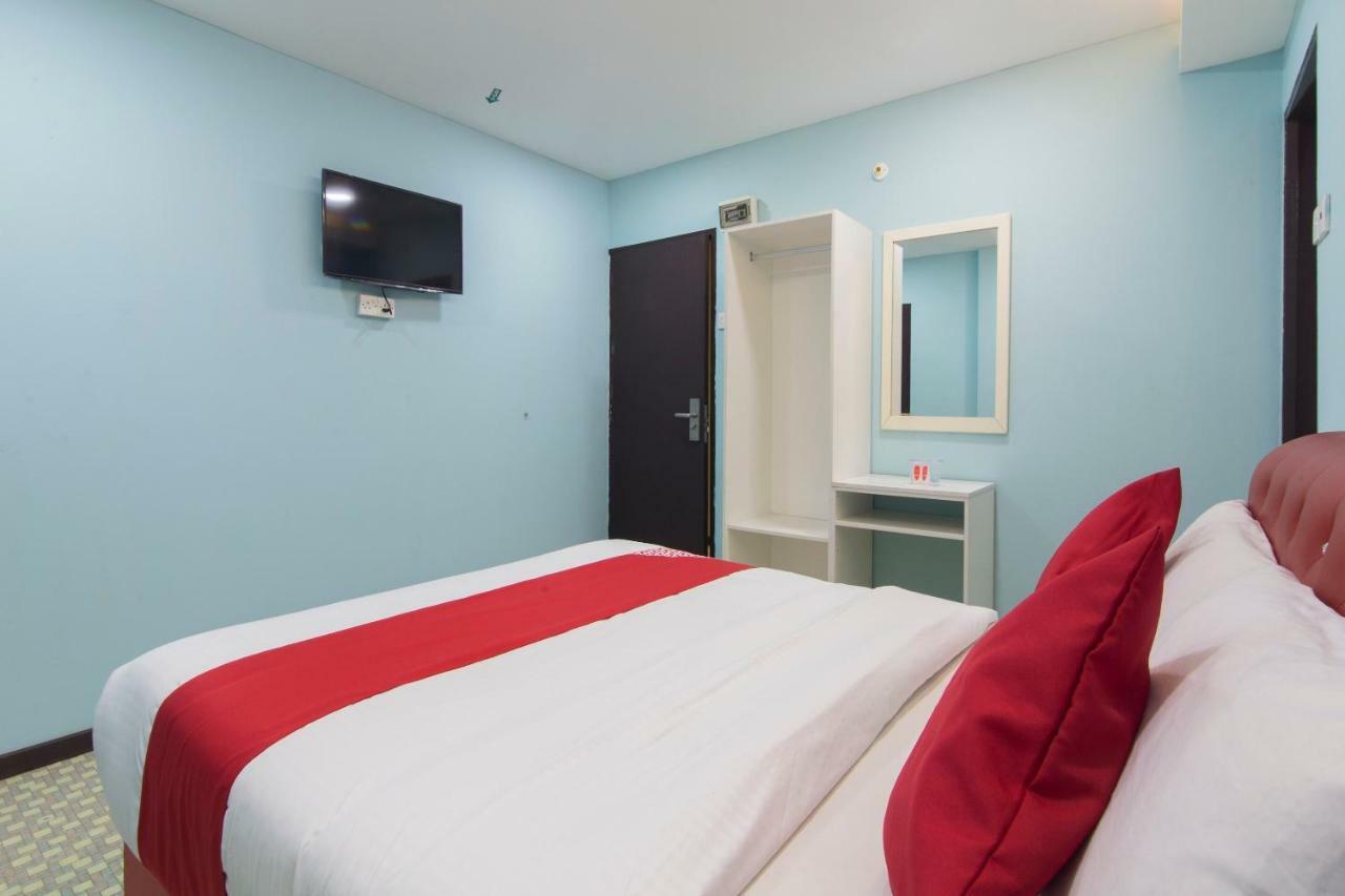 Oyo 1136 Pd Star Hotel 波德申 外观 照片