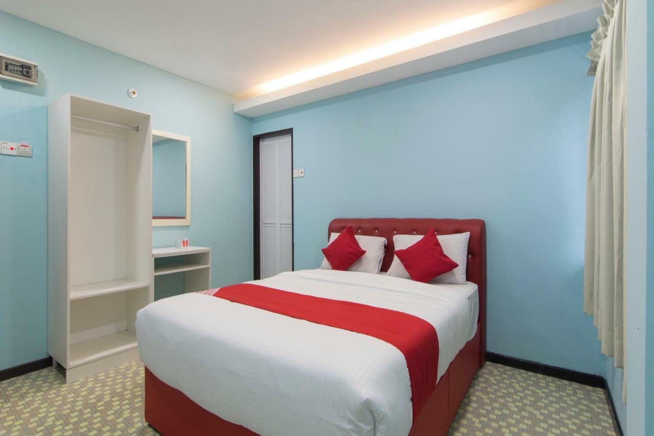 Oyo 1136 Pd Star Hotel 波德申 外观 照片