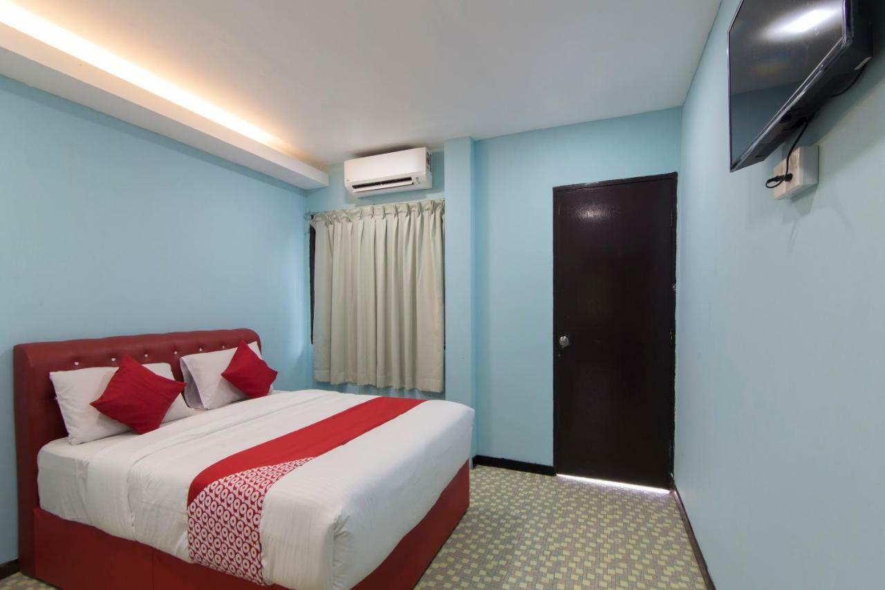 Oyo 1136 Pd Star Hotel 波德申 外观 照片